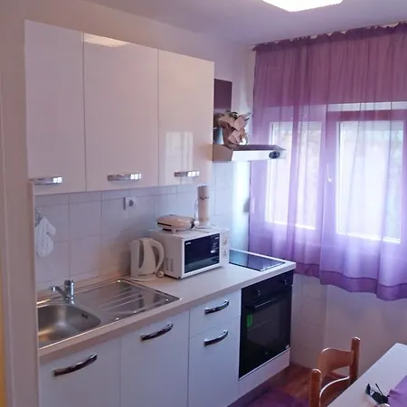 Apartments With Wifi Split - 15650 게스트하우스 3*