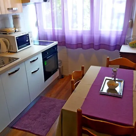 Apartments With Wifi Split - 15650 3*