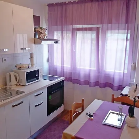 Apartments With Wifi Split - 15650 3* 스플리트